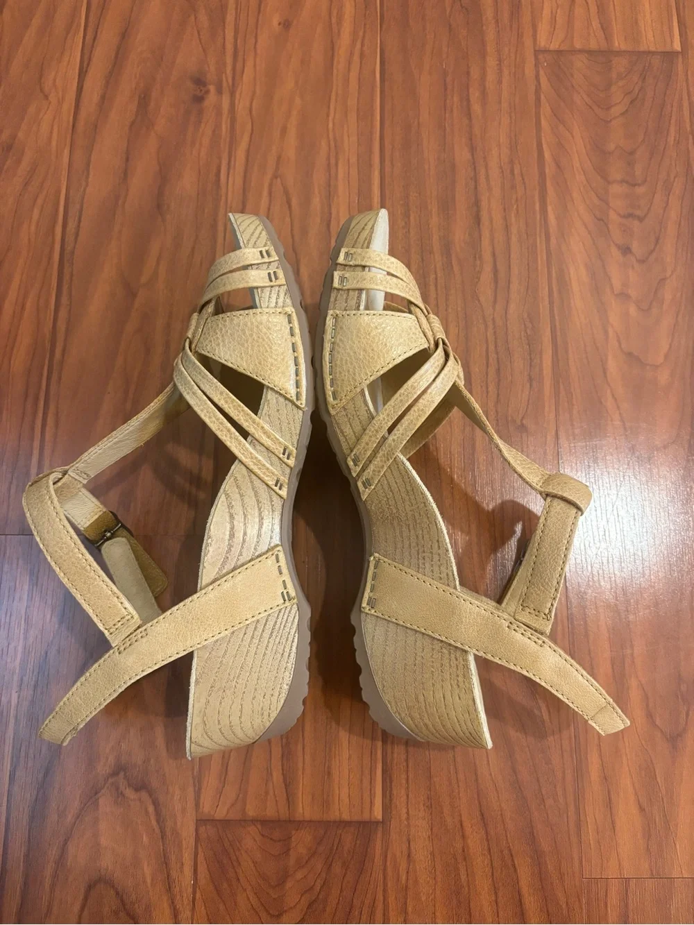 NWOB Dansko Tia Ankle Strap Platform Wedge Sandals Womens 40/US 9 Tan Beige